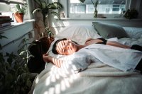 Waarom vrouwen vaker slecht slapen dan mannen